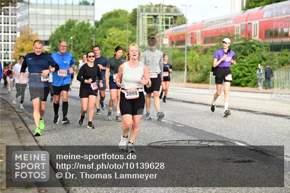 06.09.2026 - CURREX Alsterlauf Dr. Thomas Lammeyer http://msf.ph/oto/10139628 06.09.2026 10:06:46 Laufen 2589, 5555, 829, 3995, 4694, 4363, 807 meine-sportfotos.de