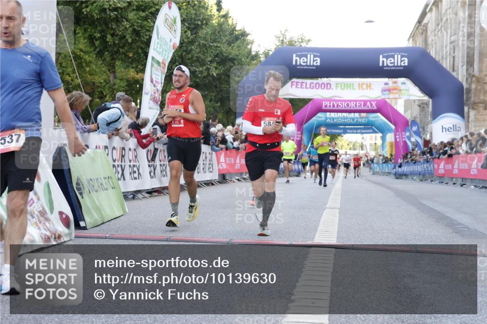 06.09.2026 - CURREX Alsterlauf Yannick Fuchs http://msf.ph/oto/10139630 06.09.2026 09:46:04 Ziel 2122, 2731, 2828, 3404, 3623, 4721, 5537, 5846, 6256, 6391, 8158 meine-sportfotos.de