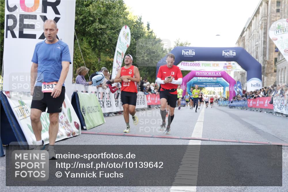 06.09.2026 - CURREX Alsterlauf Yannick Fuchs http://msf.ph/oto/10139642 06.09.2026 09:46:05 Ziel 2122, 2731, 2828, 3404, 3623, 5537, 5846, 6256, 6391, 8158 meine-sportfotos.de