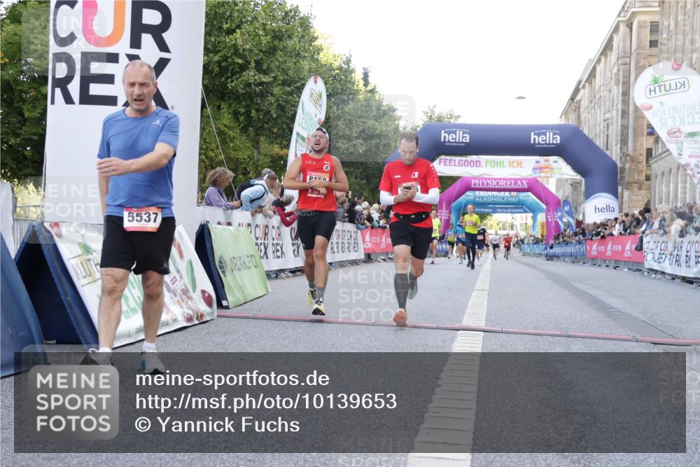 06.09.2026 - CURREX Alsterlauf Yannick Fuchs http://msf.ph/oto/10139653 06.09.2026 09:46:05 Ziel 2122, 2731, 2828, 3404, 3623, 5537, 5846, 6256, 6391, 8158 meine-sportfotos.de