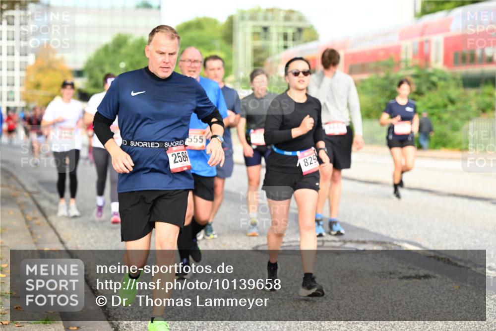06.09.2026 - CURREX Alsterlauf Dr. Thomas Lammeyer http://msf.ph/oto/10139658 06.09.2026 10:06:49 Laufen 2589, 555, 829 meine-sportfotos.de