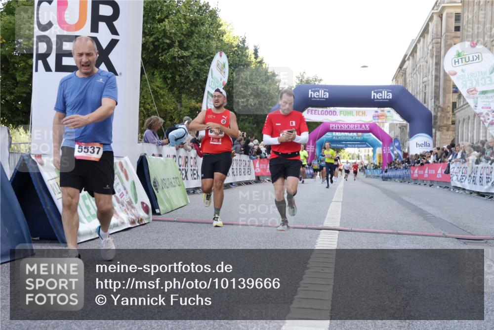 06.09.2026 - CURREX Alsterlauf Yannick Fuchs http://msf.ph/oto/10139666 06.09.2026 09:46:05 Ziel 2122, 2731, 2828, 3404, 3623, 5537, 5846, 6256, 6391, 8158 meine-sportfotos.de