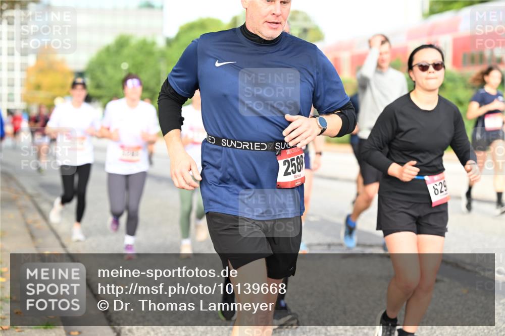 06.09.2026 - CURREX Alsterlauf Dr. Thomas Lammeyer http://msf.ph/oto/10139668 06.09.2026 10:06:50 Laufen 258, 829 meine-sportfotos.de