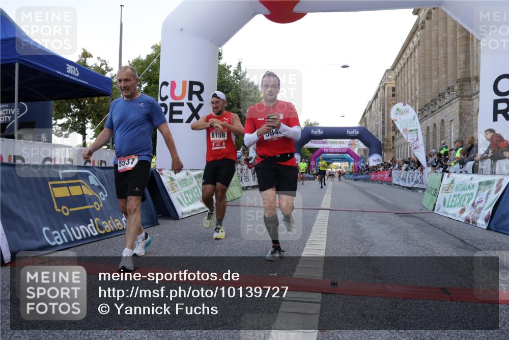 06.09.2026 - CURREX Alsterlauf Yannick Fuchs http://msf.ph/oto/10139727 06.09.2026 09:46:06 Ziel 2122, 2731, 2828, 3404, 3623, 5537, 5846, 6014, 6256, 6391, 8158, 8210 meine-sportfotos.de