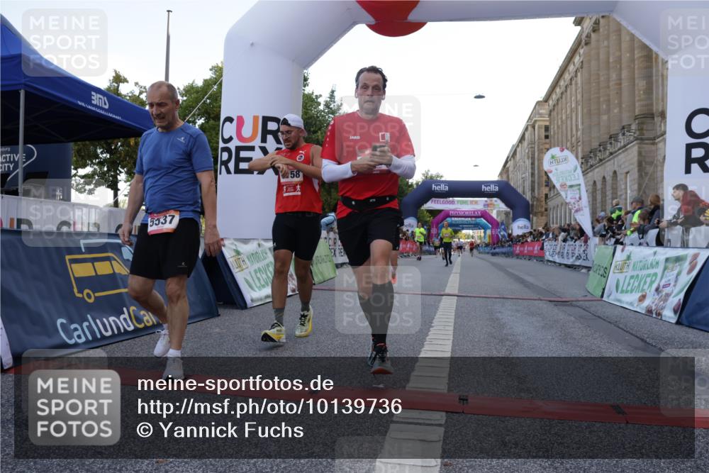 06.09.2026 - CURREX Alsterlauf Yannick Fuchs http://msf.ph/oto/10139736 06.09.2026 09:46:06 Ziel 2122, 2731, 2828, 3404, 3623, 5537, 5846, 6014, 6256, 6391, 8158, 8210 meine-sportfotos.de
