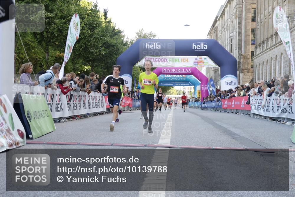 06.09.2026 - CURREX Alsterlauf Yannick Fuchs http://msf.ph/oto/10139788 06.09.2026 09:46:09 Ziel 2122, 3404, 4970, 5537, 5846, 5906, 6014, 6256, 8158, 8210 meine-sportfotos.de