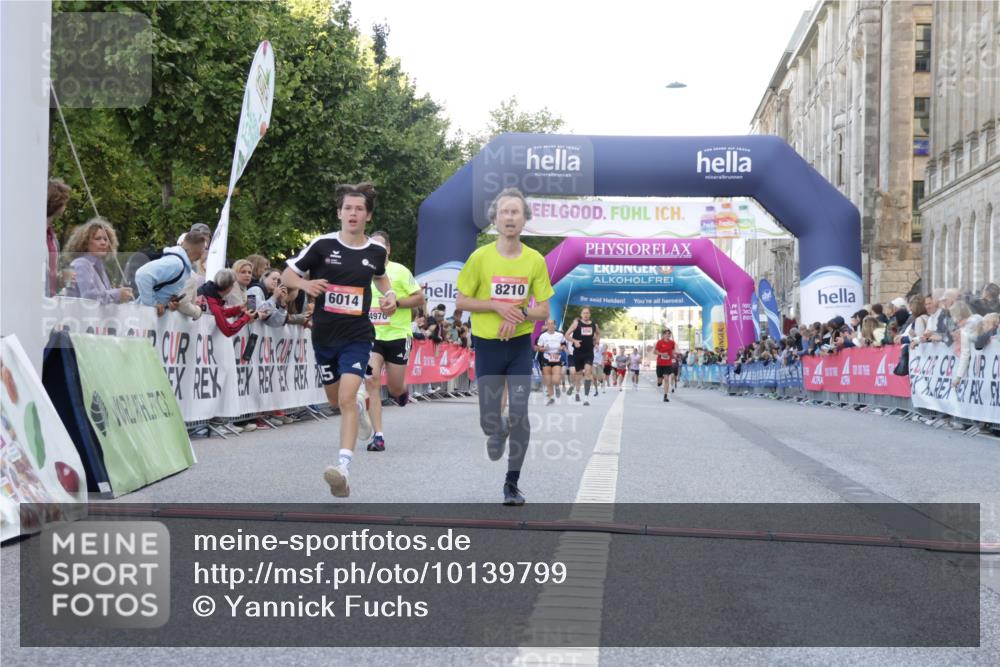 06.09.2026 - CURREX Alsterlauf Yannick Fuchs http://msf.ph/oto/10139799 06.09.2026 09:46:10 Ziel 2122, 4970, 5537, 5846, 5906, 6014, 6256, 6406, 8158, 8210, 8266 meine-sportfotos.de