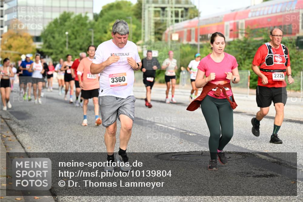 06.09.2026 - CURREX Alsterlauf Dr. Thomas Lammeyer http://msf.ph/oto/10139804 06.09.2026 10:07:03 Laufen 3373, 3360, 2226 meine-sportfotos.de
