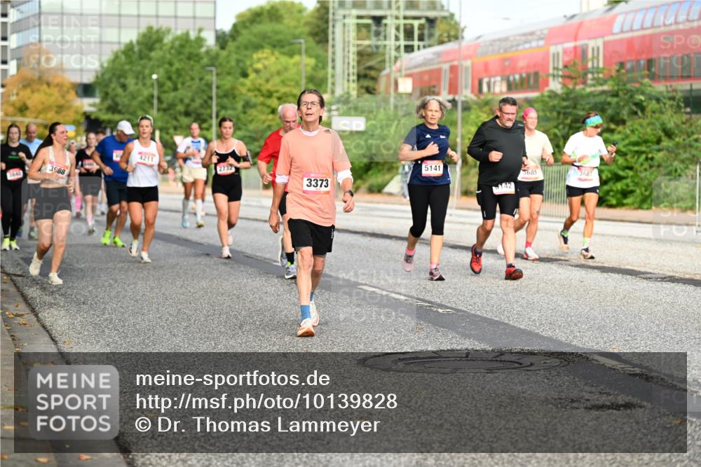 06.09.2026 - CURREX Alsterlauf Dr. Thomas Lammeyer http://msf.ph/oto/10139828 06.09.2026 10:07:05 Laufen 3988, 4211, 2732, 5141, 3685, 3687, 3373 meine-sportfotos.de