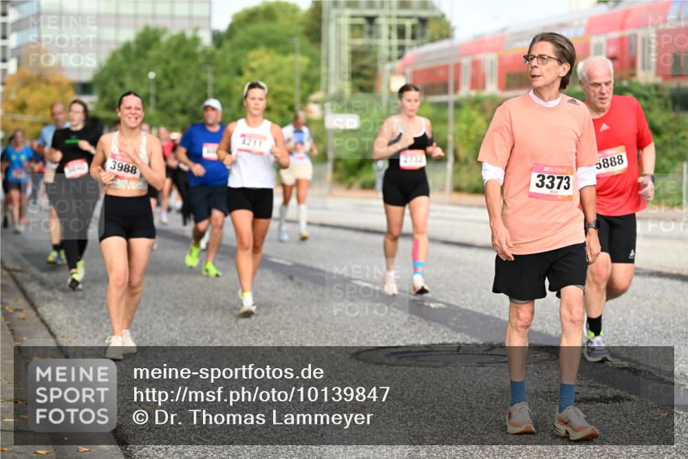 06.09.2026 - CURREX Alsterlauf Dr. Thomas Lammeyer http://msf.ph/oto/10139847 06.09.2026 10:07:09 Laufen 3988, 4211, 2732, 3373, 5888 meine-sportfotos.de
