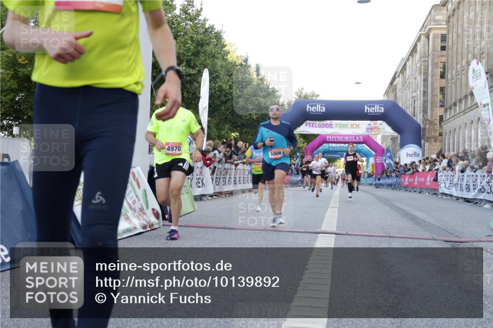 06.09.2026 - CURREX Alsterlauf Yannick Fuchs http://msf.ph/oto/10139892 06.09.2026 09:46:12 Ziel 2122, 2703, 4970, 5846, 5906, 6014, 6406, 8158, 8210, 8266 meine-sportfotos.de