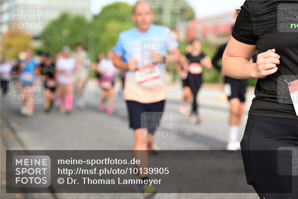 06.09.2026 - CURREX Alsterlauf Dr. Thomas Lammeyer http://msf.ph/oto/10139905 06.09.2026 10:07:14 Laufen  meine-sportfotos.de