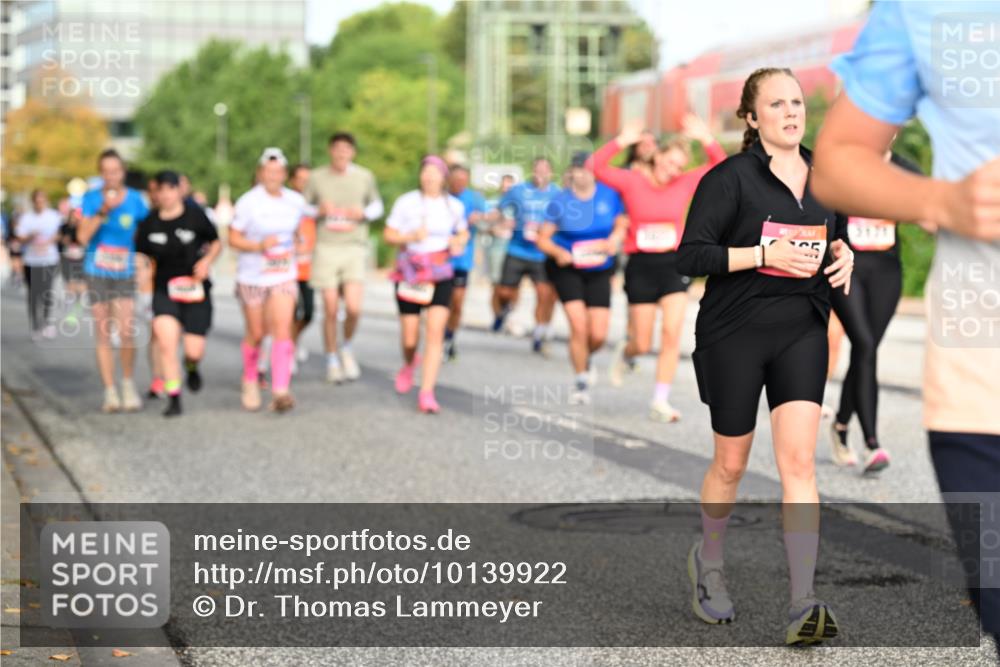 06.09.2026 - CURREX Alsterlauf Dr. Thomas Lammeyer http://msf.ph/oto/10139922 06.09.2026 10:07:15 Laufen 3171 meine-sportfotos.de