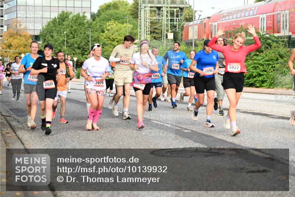 06.09.2026 - CURREX Alsterlauf Dr. Thomas Lammeyer http://msf.ph/oto/10139932 06.09.2026 10:07:16 Laufen 2701, 2356, 2889, 601, 2979, 6446, 4223, 5498, 5268, 5499, 980, 2890, 5922, 2365 meine-sportfotos.de