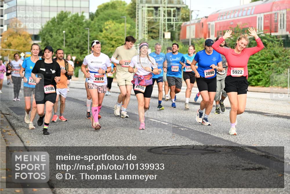 06.09.2026 - CURREX Alsterlauf Dr. Thomas Lammeyer http://msf.ph/oto/10139933 06.09.2026 10:07:16 Laufen 223, 01, 270, 5498, 549, 68, 2890, 65, 5922, 235, 2889, 2979, 2980 meine-sportfotos.de