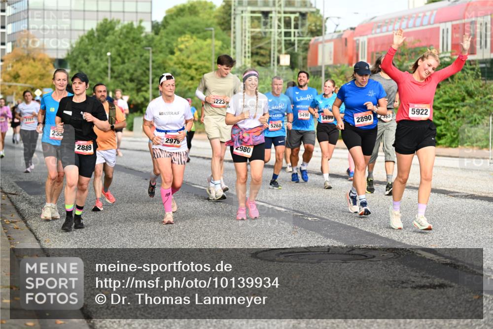 06.09.2026 - CURREX Alsterlauf Dr. Thomas Lammeyer http://msf.ph/oto/10139934 06.09.2026 10:07:16 Laufen 223, 5498, 5499, 5268, 2701, 235, 2975, 2889, 2980, 2890, 65, 5922 meine-sportfotos.de