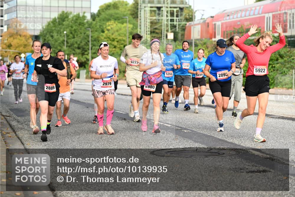 06.09.2026 - CURREX Alsterlauf Dr. Thomas Lammeyer http://msf.ph/oto/10139935 06.09.2026 10:07:16 Laufen 2701, 4223, 2979, 2889, 2980, 5498, 5268, 5499, 365, 5922, 2893 meine-sportfotos.de