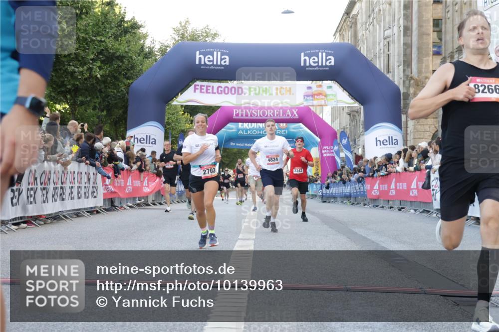 06.09.2026 - CURREX Alsterlauf Yannick Fuchs http://msf.ph/oto/10139963 06.09.2026 09:46:15 Ziel 2342, 2703, 4824, 4970, 5515, 5906, 6014, 6406, 8210, 8266 meine-sportfotos.de
