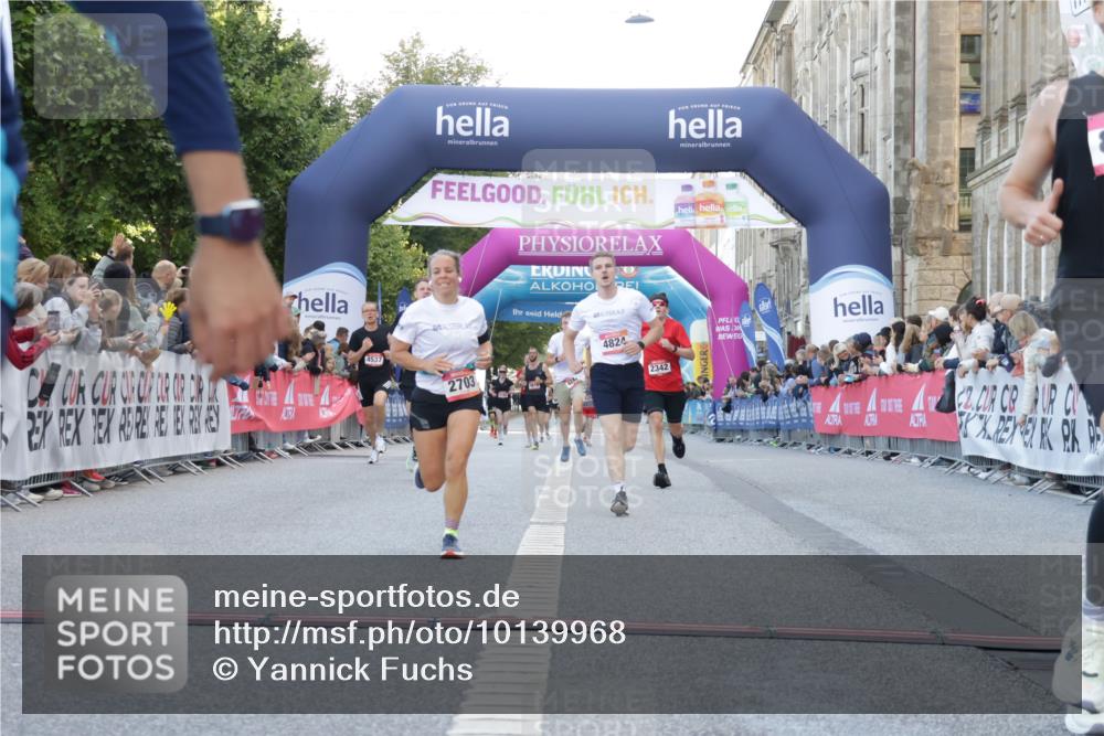 06.09.2026 - CURREX Alsterlauf Yannick Fuchs http://msf.ph/oto/10139968 06.09.2026 09:46:15 Ziel 2342, 2703, 4824, 4970, 5515, 5906, 6014, 6406, 8210, 8266 meine-sportfotos.de