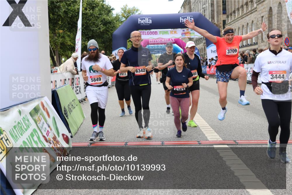 06.09.2026 - CURREX Alsterlauf Strokosch-Dieckow http://msf.ph/oto/10139993 06.09.2026 10:17:33 Ziel 2462, 2597, 2598, 2911, 2985, 3117, 3444, 3709, 5118, 5560, 5635, 5820, 5849, 6068, 6081, 6342, 6363, 8109 meine-sportfotos.de