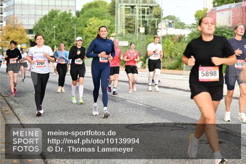 06.09.2026 - CURREX Alsterlauf Dr. Thomas Lammeyer http://msf.ph/oto/10139994 06.09.2026 10:07:23 Laufen 3704, 5327, 5351, 8007, 2701, 5826, 5898, 6103 meine-sportfotos.de