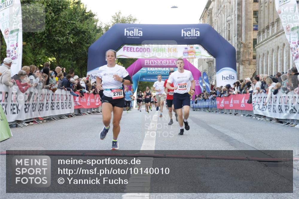 06.09.2026 - CURREX Alsterlauf Yannick Fuchs http://msf.ph/oto/10140010 06.09.2026 09:46:16 Ziel 2342, 2703, 4287, 4537, 4824, 4970, 5419, 5515, 5906, 6014, 6406, 8210, 8266 meine-sportfotos.de