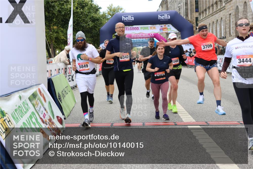 06.09.2026 - CURREX Alsterlauf Strokosch-Dieckow http://msf.ph/oto/10140015 06.09.2026 10:17:33 Ziel 2462, 2597, 2598, 2911, 2985, 3117, 3444, 3709, 5118, 5560, 5635, 5820, 5849, 6068, 6081, 6342, 6363, 8109 meine-sportfotos.de