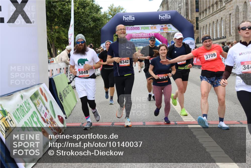 06.09.2026 - CURREX Alsterlauf Strokosch-Dieckow http://msf.ph/oto/10140037 06.09.2026 10:17:33 Ziel 2462, 2597, 2598, 2911, 2985, 3117, 3444, 3709, 5118, 5560, 5635, 5820, 5849, 6068, 6081, 6342, 6363, 8109 meine-sportfotos.de