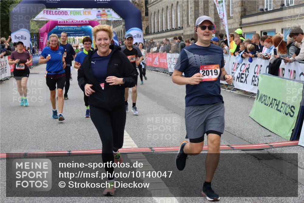 06.09.2026 - CURREX Alsterlauf Strokosch-Dieckow http://msf.ph/oto/10140047 06.09.2026 10:16:15 Ziel 2019, 2098, 2614, 2810, 2881, 2884, 3189, 3539, 3867, 4056, 4069, 4396, 4455, 5425, 5559, 5564, 5787, 5825, 5945 meine-sportfotos.de