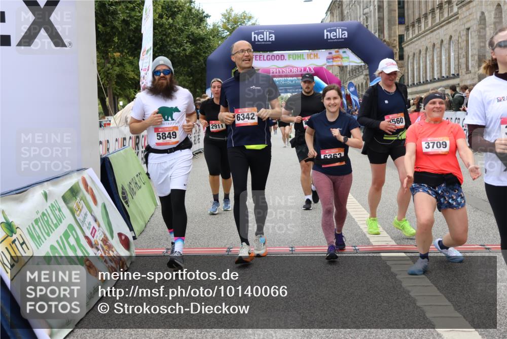 06.09.2026 - CURREX Alsterlauf Strokosch-Dieckow http://msf.ph/oto/10140066 06.09.2026 10:17:34 Ziel 2462, 2597, 2598, 2911, 2985, 3117, 3444, 3709, 5118, 5560, 5635, 5820, 5849, 6068, 6081, 6342, 6363, 8109 meine-sportfotos.de