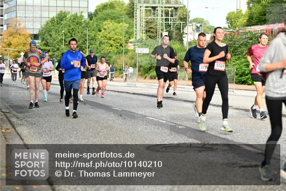 06.09.2026 - CURREX Alsterlauf Dr. Thomas Lammeyer http://msf.ph/oto/10140210 06.09.2026 10:07:54 Laufen 9, 3048, 2205, 4958, 5203, 5524, 377, 4790, 186 meine-sportfotos.de