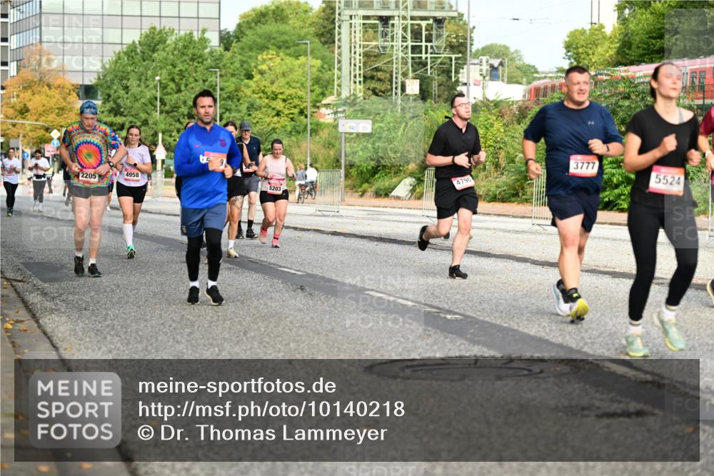 06.09.2026 - CURREX Alsterlauf Dr. Thomas Lammeyer http://msf.ph/oto/10140218 06.09.2026 10:07:55 Laufen 2205, 4958, 5, 9, 5203, 4790, 3777, 5524 meine-sportfotos.de