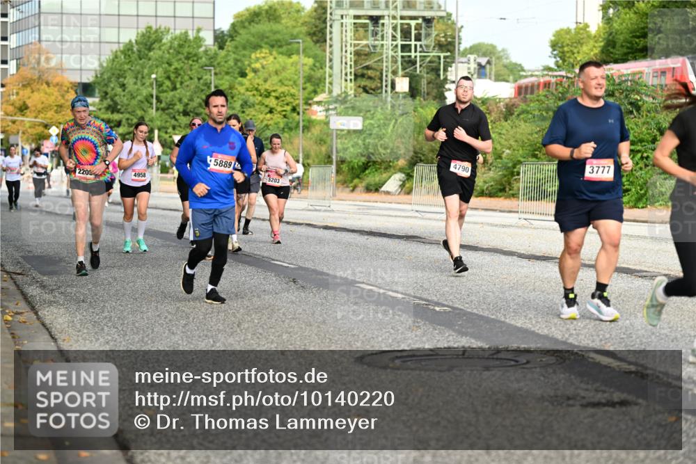 06.09.2026 - CURREX Alsterlauf Dr. Thomas Lammeyer http://msf.ph/oto/10140220 06.09.2026 10:07:55 Laufen 5889, 5203, 2205, 4958, 4790, 3777 meine-sportfotos.de