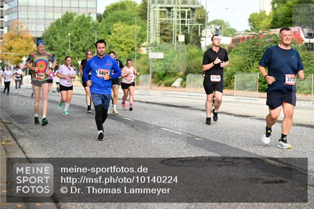 06.09.2026 - CURREX Alsterlauf Dr. Thomas Lammeyer http://msf.ph/oto/10140224 06.09.2026 10:07:56 Laufen 2205, 4958, 5889, 4790, 3777, 5203 meine-sportfotos.de