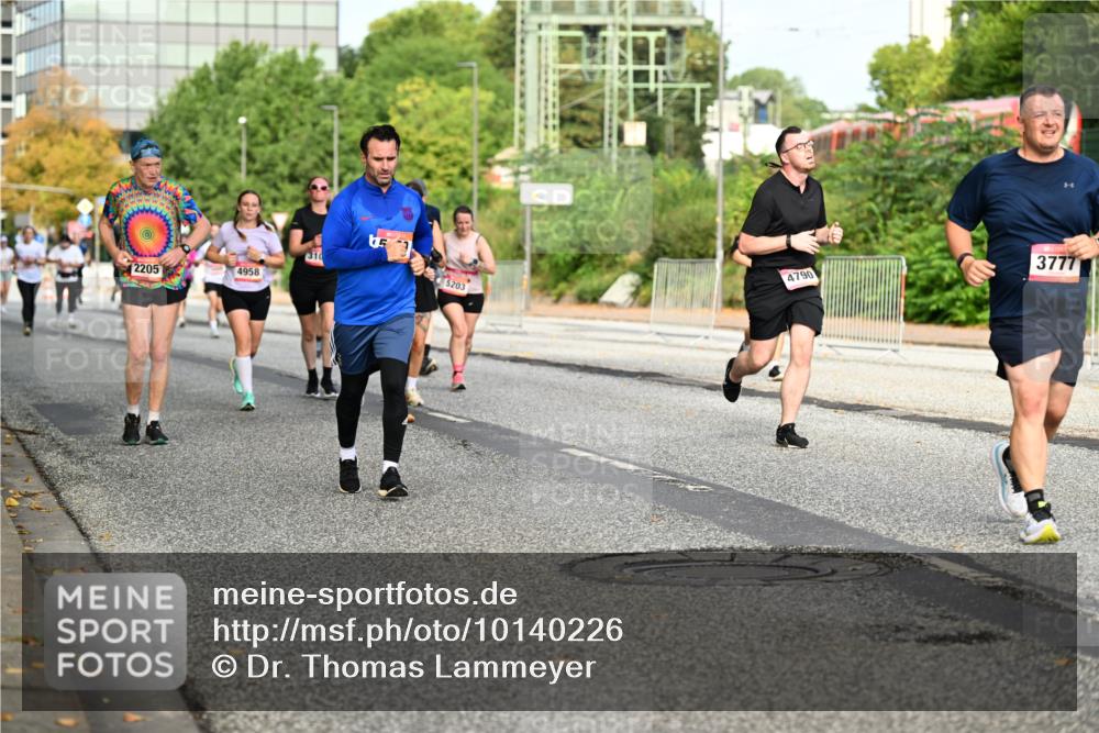 06.09.2026 - CURREX Alsterlauf Dr. Thomas Lammeyer http://msf.ph/oto/10140226 06.09.2026 10:07:56 Laufen 1, 310, 2205, 4958, 5203, 4790, 3777 meine-sportfotos.de