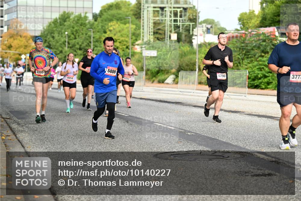 06.09.2026 - CURREX Alsterlauf Dr. Thomas Lammeyer http://msf.ph/oto/10140227 06.09.2026 10:07:56 Laufen 2205, 4958, 5889, 230, 5203, 4790, 3777 meine-sportfotos.de
