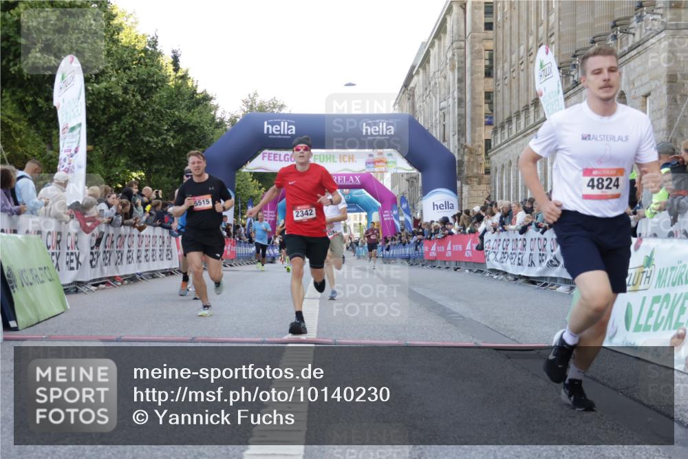 06.09.2026 - CURREX Alsterlauf Yannick Fuchs http://msf.ph/oto/10140230 06.09.2026 09:46:18 Ziel 2342, 2703, 4287, 4537, 4824, 4970, 5419, 5515, 5906, 6014, 6406, 8210, 8266 meine-sportfotos.de