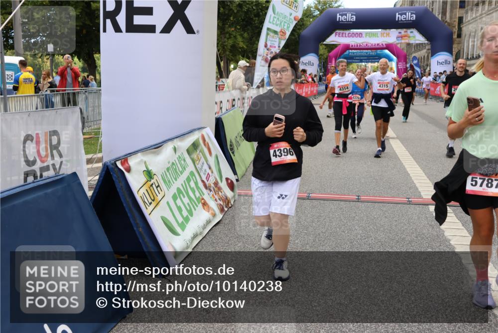 06.09.2026 - CURREX Alsterlauf Strokosch-Dieckow http://msf.ph/oto/10140238 06.09.2026 10:16:22 Ziel 2614, 2744, 2881, 2884, 2910, 3189, 3867, 4314, 4315, 4366, 4396, 4455, 4820, 4821, 5559, 5564, 5787 meine-sportfotos.de