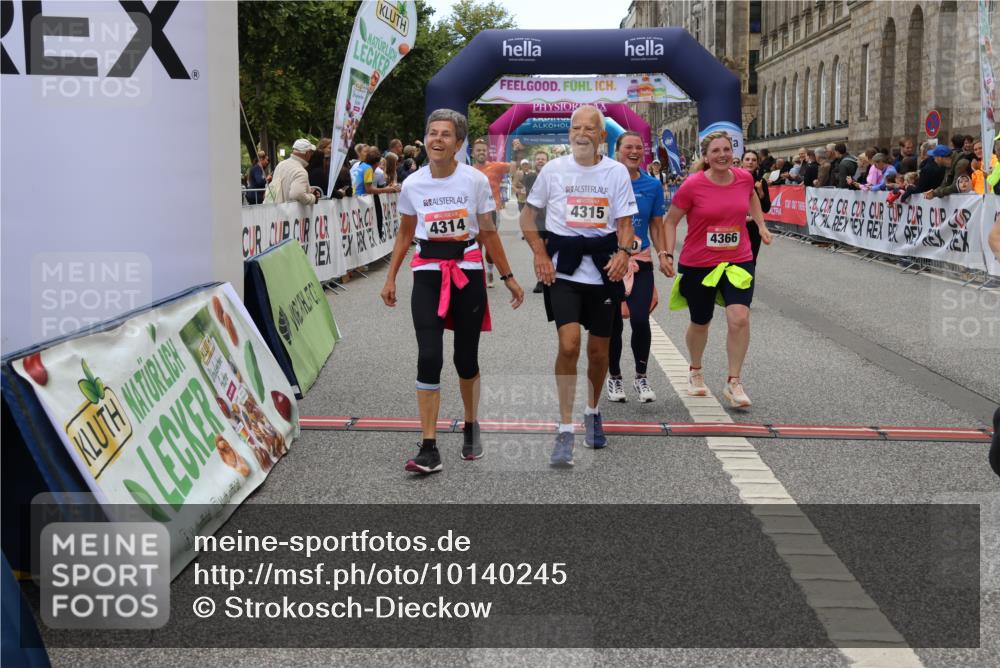 06.09.2026 - CURREX Alsterlauf Strokosch-Dieckow http://msf.ph/oto/10140245 06.09.2026 10:16:24 Ziel 2614, 2744, 2888, 2910, 3015, 3019, 3189, 4314, 4315, 4366, 4396, 4455, 4820, 4821, 5559, 5564, 5787 meine-sportfotos.de