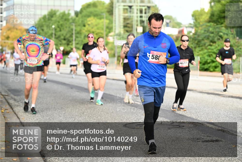 06.09.2026 - CURREX Alsterlauf Dr. Thomas Lammeyer http://msf.ph/oto/10140249 06.09.2026 10:07:59 Laufen 2205, 4954, 588, 4611 meine-sportfotos.de