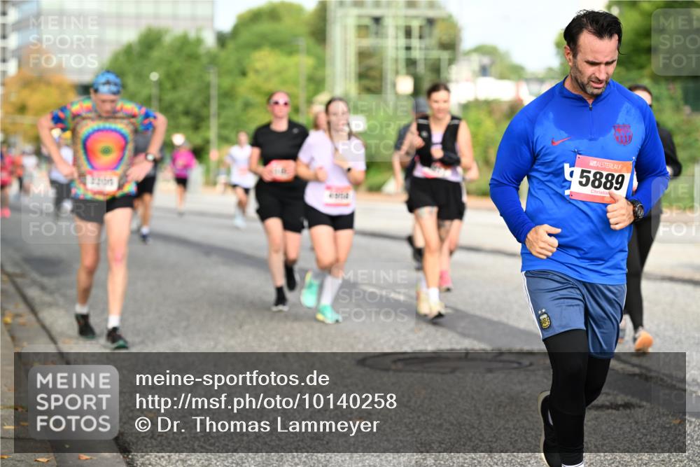 06.09.2026 - CURREX Alsterlauf Dr. Thomas Lammeyer http://msf.ph/oto/10140258 06.09.2026 10:07:59 Laufen 5889 meine-sportfotos.de