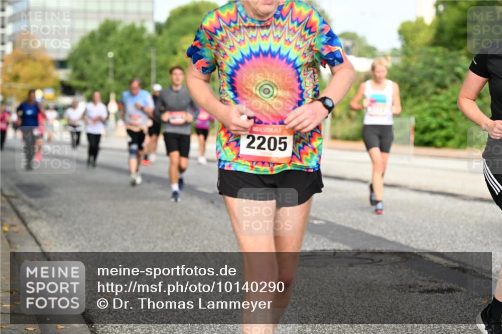 06.09.2026 - CURREX Alsterlauf Dr. Thomas Lammeyer http://msf.ph/oto/10140290 06.09.2026 10:08:03 Laufen 2205 meine-sportfotos.de