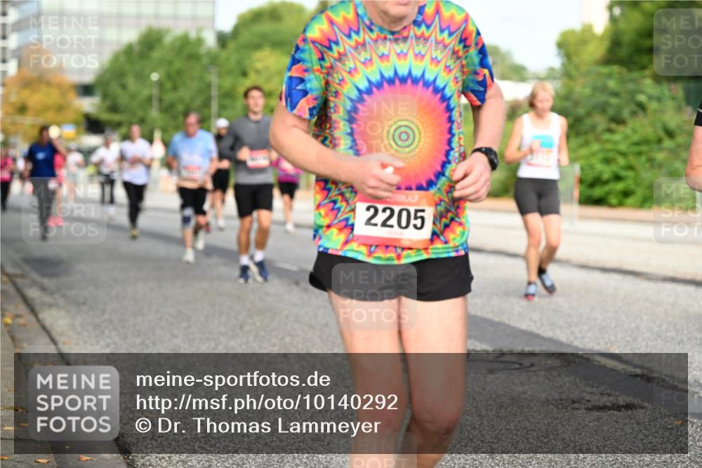 06.09.2026 - CURREX Alsterlauf Dr. Thomas Lammeyer http://msf.ph/oto/10140292 06.09.2026 10:08:03 Laufen 2205 meine-sportfotos.de