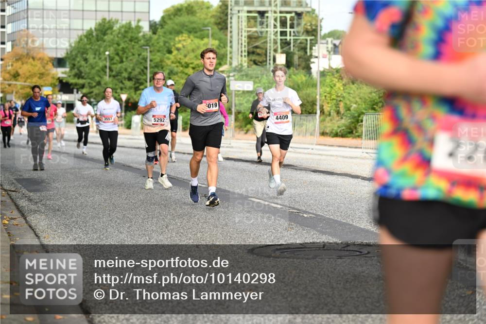 06.09.2026 - CURREX Alsterlauf Dr. Thomas Lammeyer http://msf.ph/oto/10140298 06.09.2026 10:08:04 Laufen 019, 3557, 5292, 4409, 22 meine-sportfotos.de