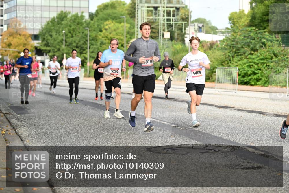 06.09.2026 - CURREX Alsterlauf Dr. Thomas Lammeyer http://msf.ph/oto/10140309 06.09.2026 10:08:05 Laufen 3557, 376, 5292, 019, 4215, 4409 meine-sportfotos.de