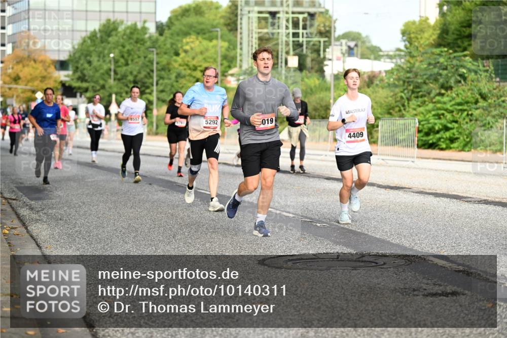 06.09.2026 - CURREX Alsterlauf Dr. Thomas Lammeyer http://msf.ph/oto/10140311 06.09.2026 10:08:05 Laufen 3761, 5292, 019, 4409 meine-sportfotos.de