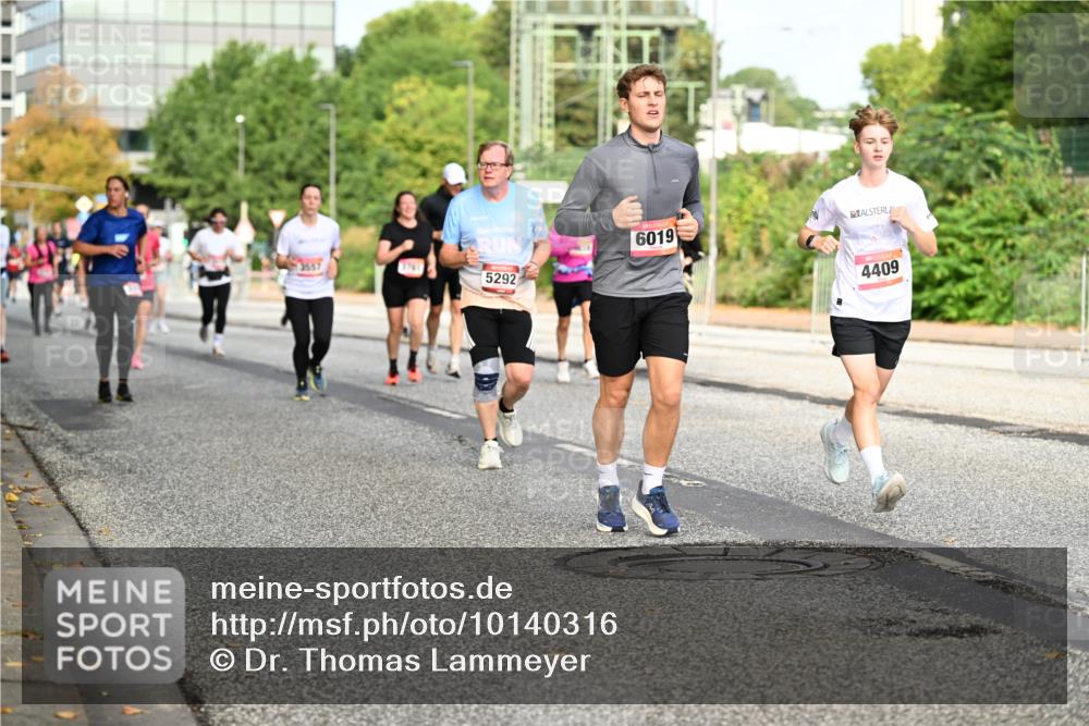 06.09.2026 - CURREX Alsterlauf Dr. Thomas Lammeyer http://msf.ph/oto/10140316 06.09.2026 10:08:05 Laufen 3761, 5292, 6019, 4409 meine-sportfotos.de