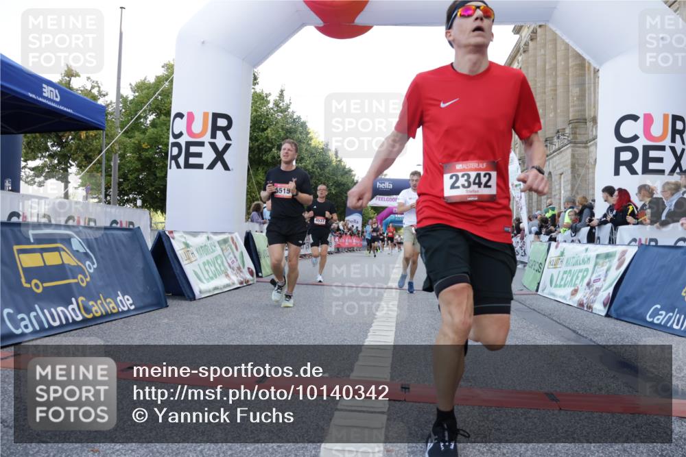 06.09.2026 - CURREX Alsterlauf Yannick Fuchs http://msf.ph/oto/10140342 06.09.2026 09:46:20 Ziel 2342, 2703, 3132, 4287, 4537, 4619, 4824, 4970, 5419, 5515, 5906, 6406, 8266 meine-sportfotos.de
