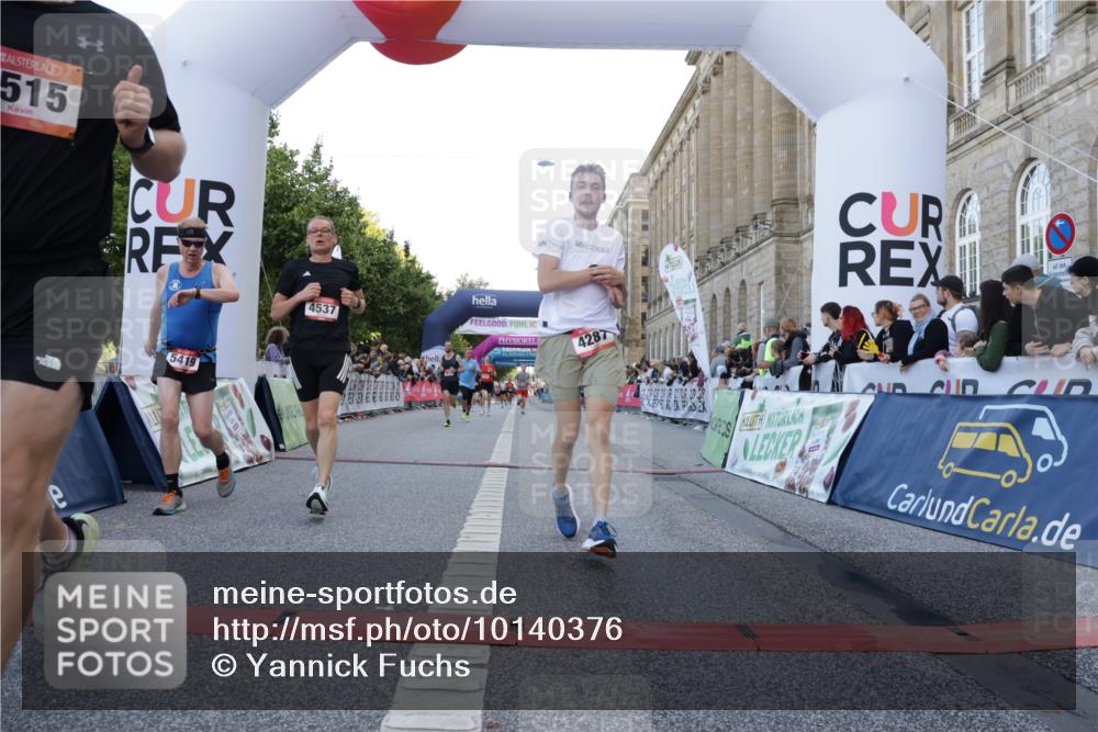 06.09.2026 - CURREX Alsterlauf Yannick Fuchs http://msf.ph/oto/10140376 06.09.2026 09:46:21 Ziel 2342, 2703, 3132, 4287, 4537, 4619, 4824, 5419, 5515, 5906, 6406, 8266 meine-sportfotos.de