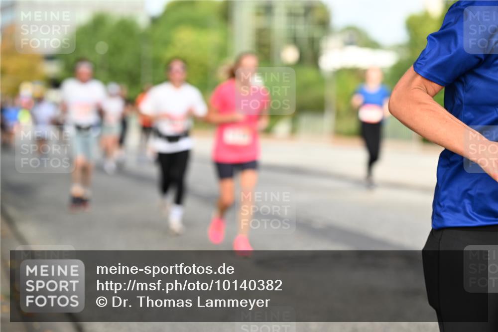 06.09.2026 - CURREX Alsterlauf Dr. Thomas Lammeyer http://msf.ph/oto/10140382 06.09.2026 10:08:13 Laufen  meine-sportfotos.de